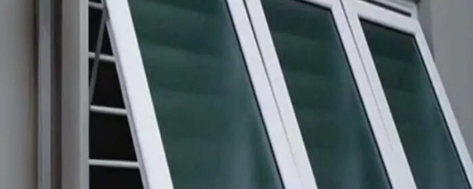 Ventanas Proyectantes de PVC Ventilación Controlada y Diseño Funcional